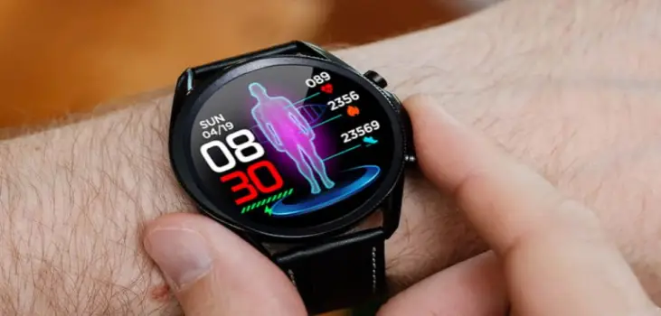 person wears GeekRan on wrist